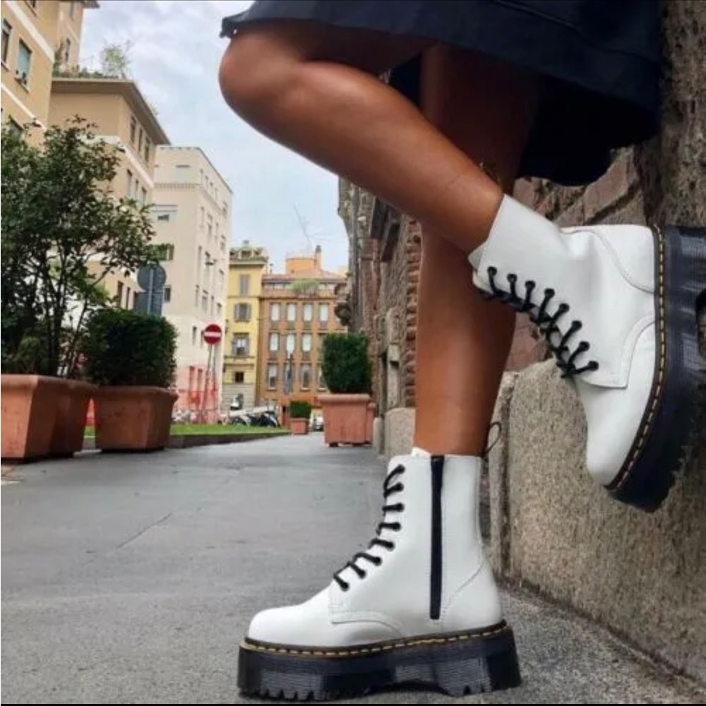 NWB Dr Martens Jadon lace up boot 8/39